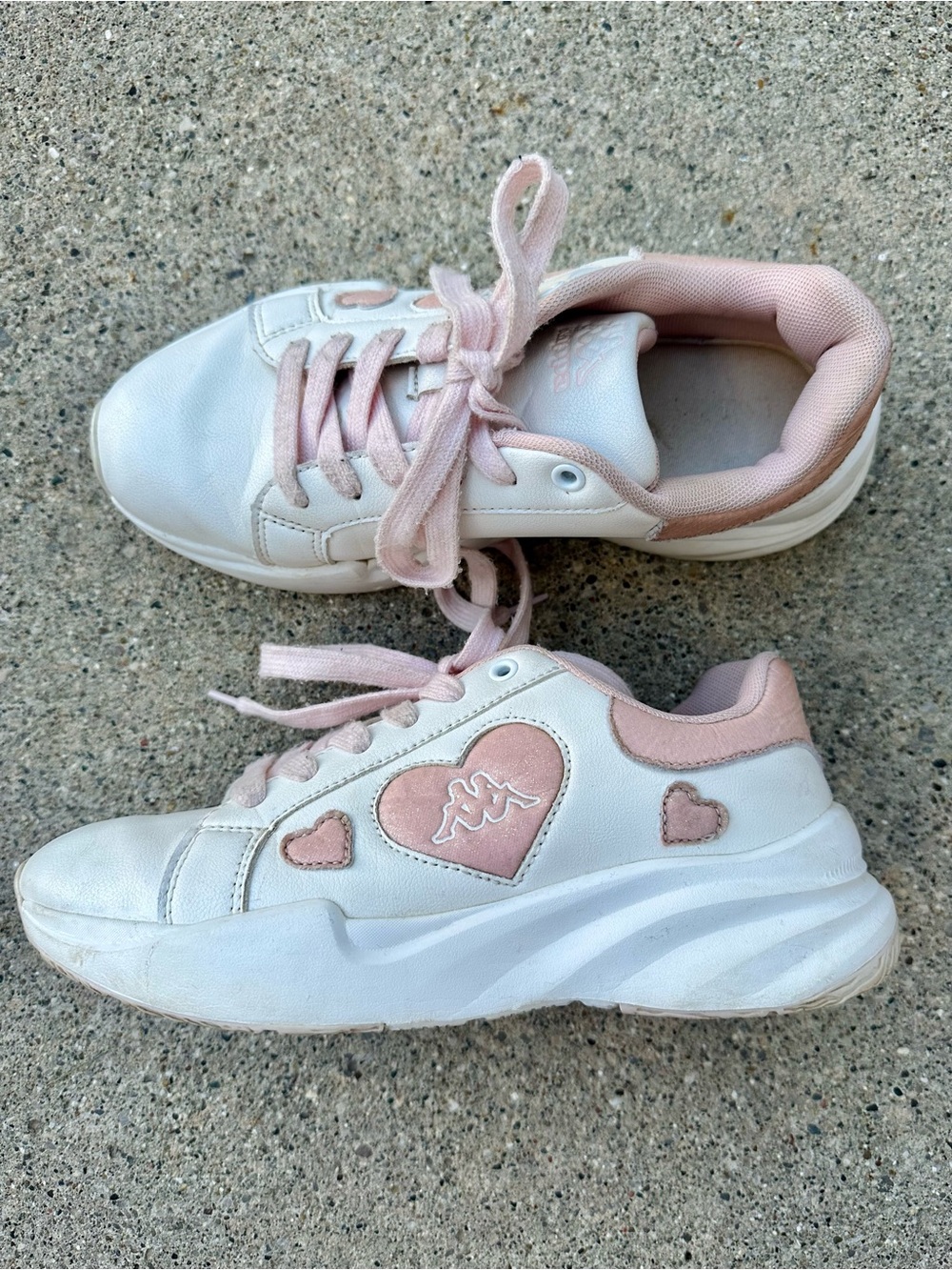 Women’s KAPPA White & Light Pink Heart Accent Sneakers, Size 6